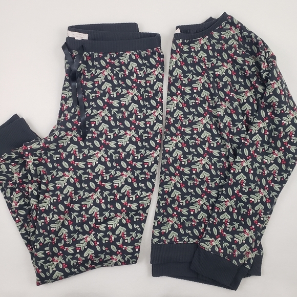 LC Lauren Conrad Other - LC Lauren Conrad Holiday Holly Berry Pajamas Set Women's Size Medium